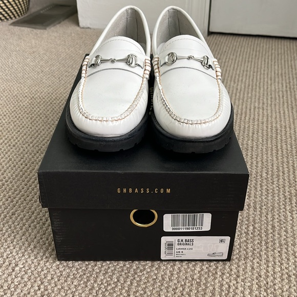 G.H. Bass & Co. Cream Loafers - Picture 6 of 6